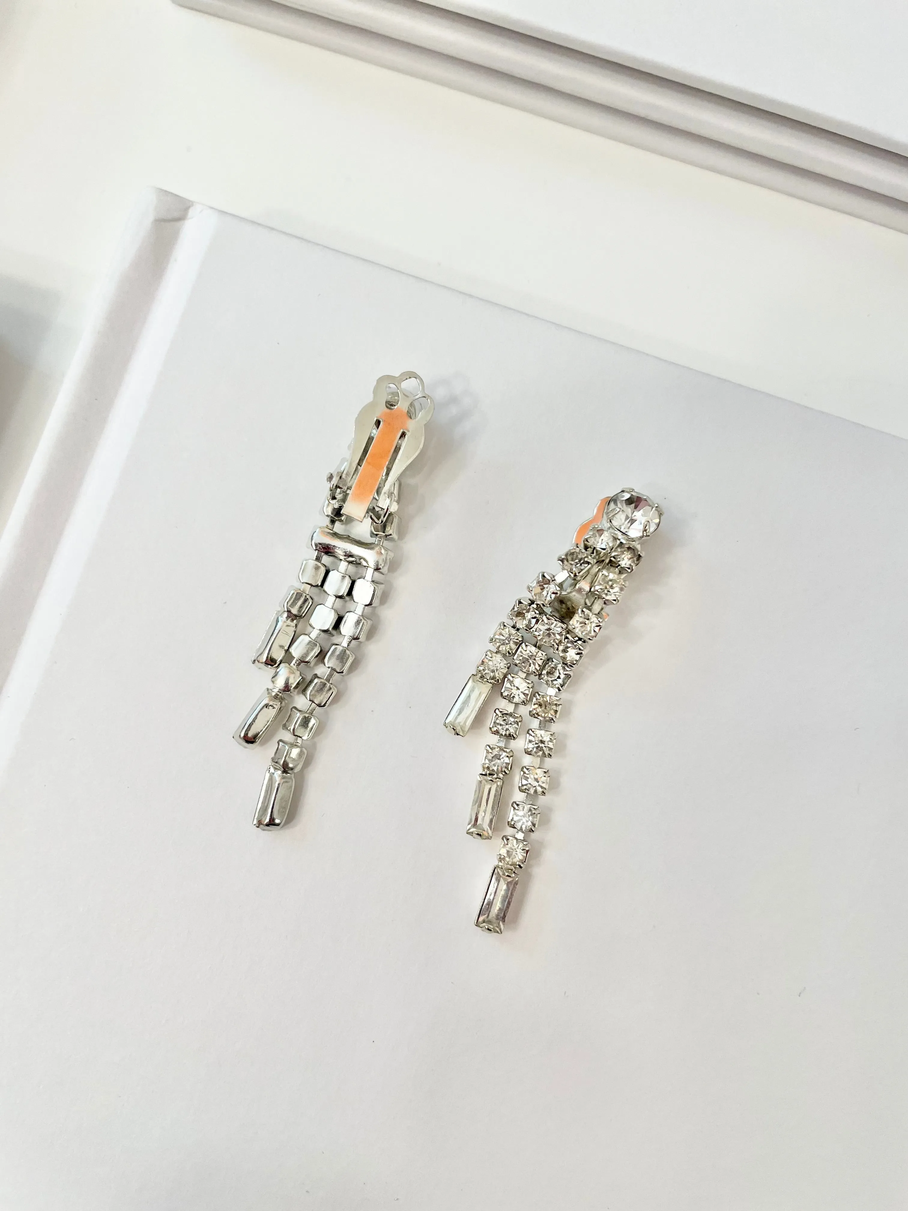 Truly elegant 1960's drop earrings... so glamorous!
